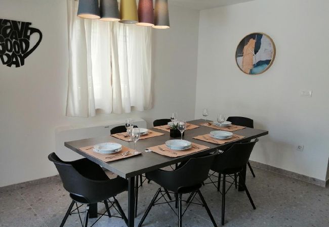 Maison à Vrgorac - Maison de vacances dans Vrgorac avec terrasse, Climatisation, WIFI, Machine à laver (5226-1) Maison à Vrgorac - Maison de vacances dans Vrgorac avec terrasse, Climatisation, WIFI, Machine à laver (5226-1)