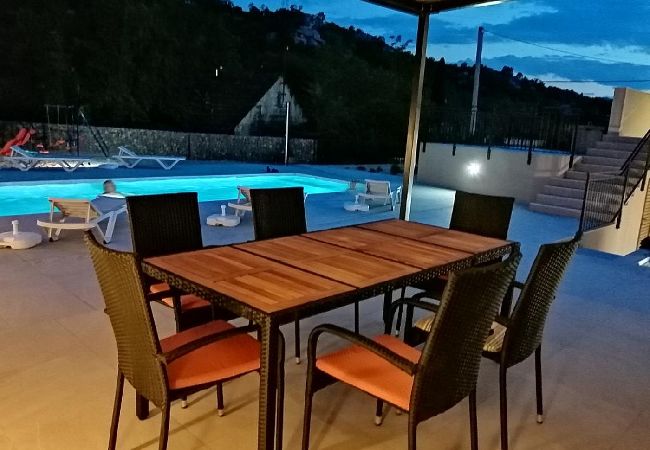 Maison à Vrgorac - Maison de vacances dans Vrgorac avec terrasse, Climatisation, WIFI, Machine à laver (5226-1) Maison à Vrgorac - Maison de vacances dans Vrgorac avec terrasse, Climatisation, WIFI, Machine à laver (5226-1)