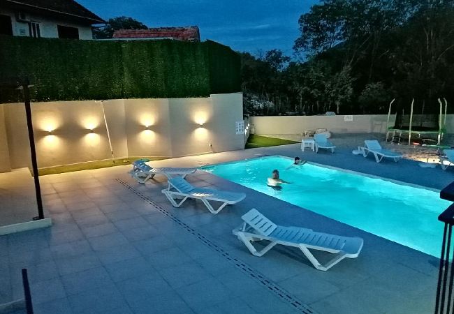 Maison à Vrgorac - Maison de vacances dans Vrgorac avec terrasse, Climatisation, WIFI, Machine à laver (5226-1) Maison à Vrgorac - Maison de vacances dans Vrgorac avec terrasse, Climatisation, WIFI, Machine à laver (5226-1)