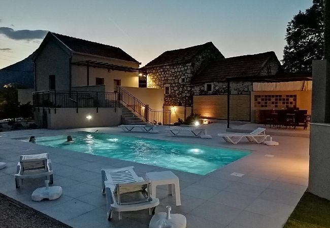 Maison à Vrgorac - Maison de vacances dans Vrgorac avec terrasse, Climatisation, WIFI, Machine à laver (5226-1) Maison à Vrgorac - Maison de vacances dans Vrgorac avec terrasse, Climatisation, WIFI, Machine à laver (5226-1)
