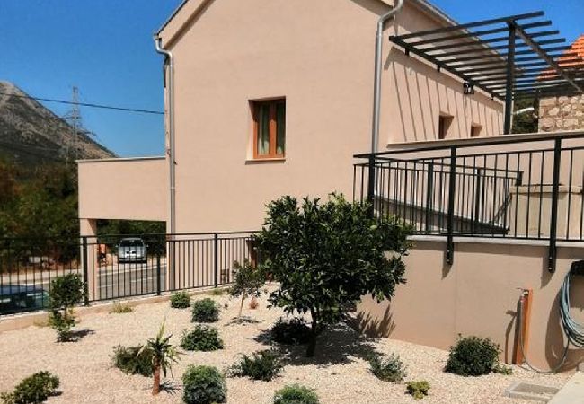 Maison à Vrgorac - Maison de vacances dans Vrgorac avec terrasse, Climatisation, WIFI, Machine à laver (5226-1) Maison à Vrgorac - Maison de vacances dans Vrgorac avec terrasse, Climatisation, WIFI, Machine à laver (5226-1)