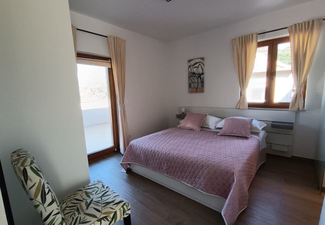 Maison à Vrgorac - Maison de vacances dans Vrgorac avec terrasse, Climatisation, WIFI, Machine à laver (5226-1) Maison à Vrgorac - Maison de vacances dans Vrgorac avec terrasse, Climatisation, WIFI, Machine à laver (5226-1)