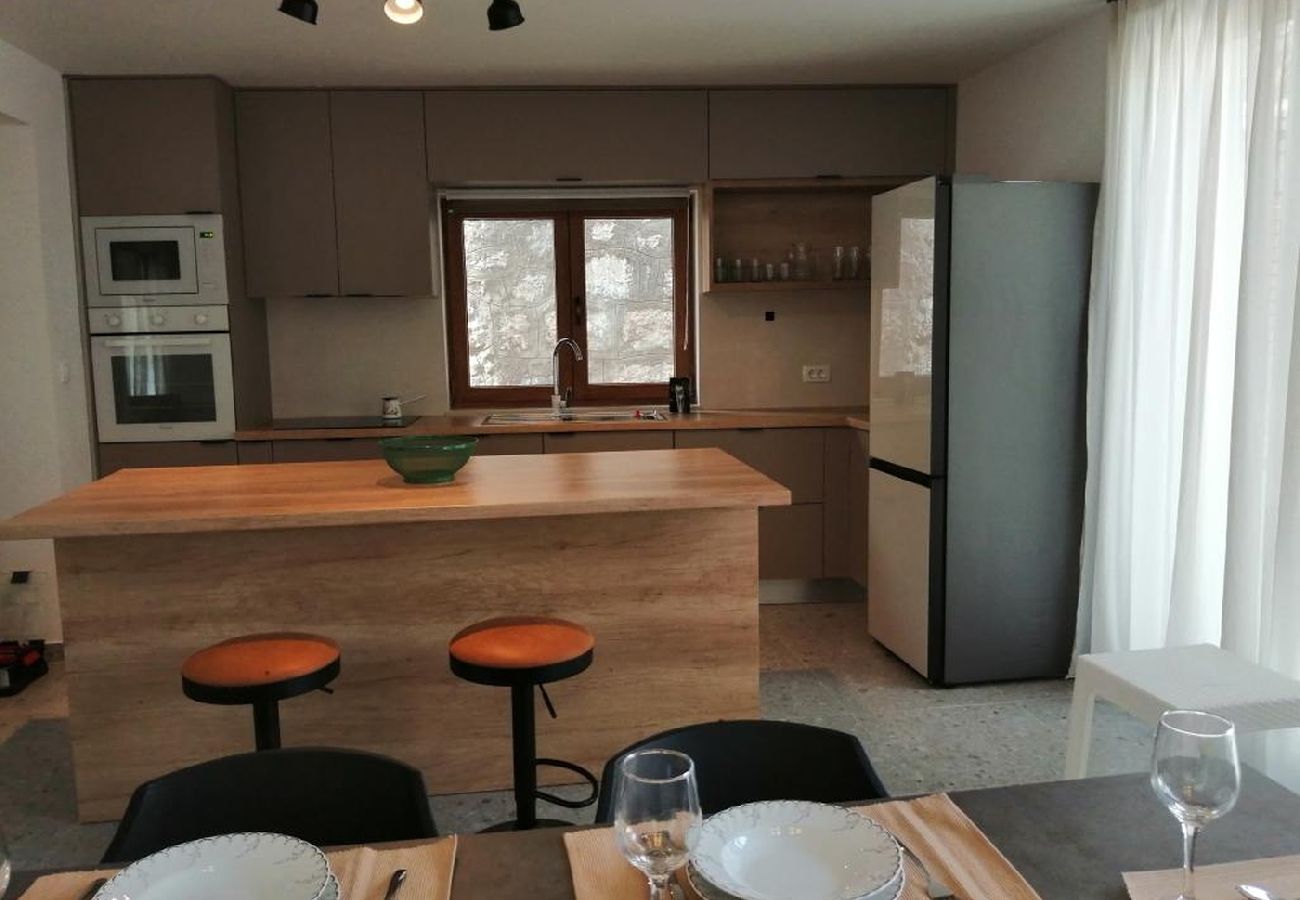 Maison à Vrgorac - Maison de vacances dans Vrgorac avec terrasse, Climatisation, WIFI, Machine à laver (5226-1)