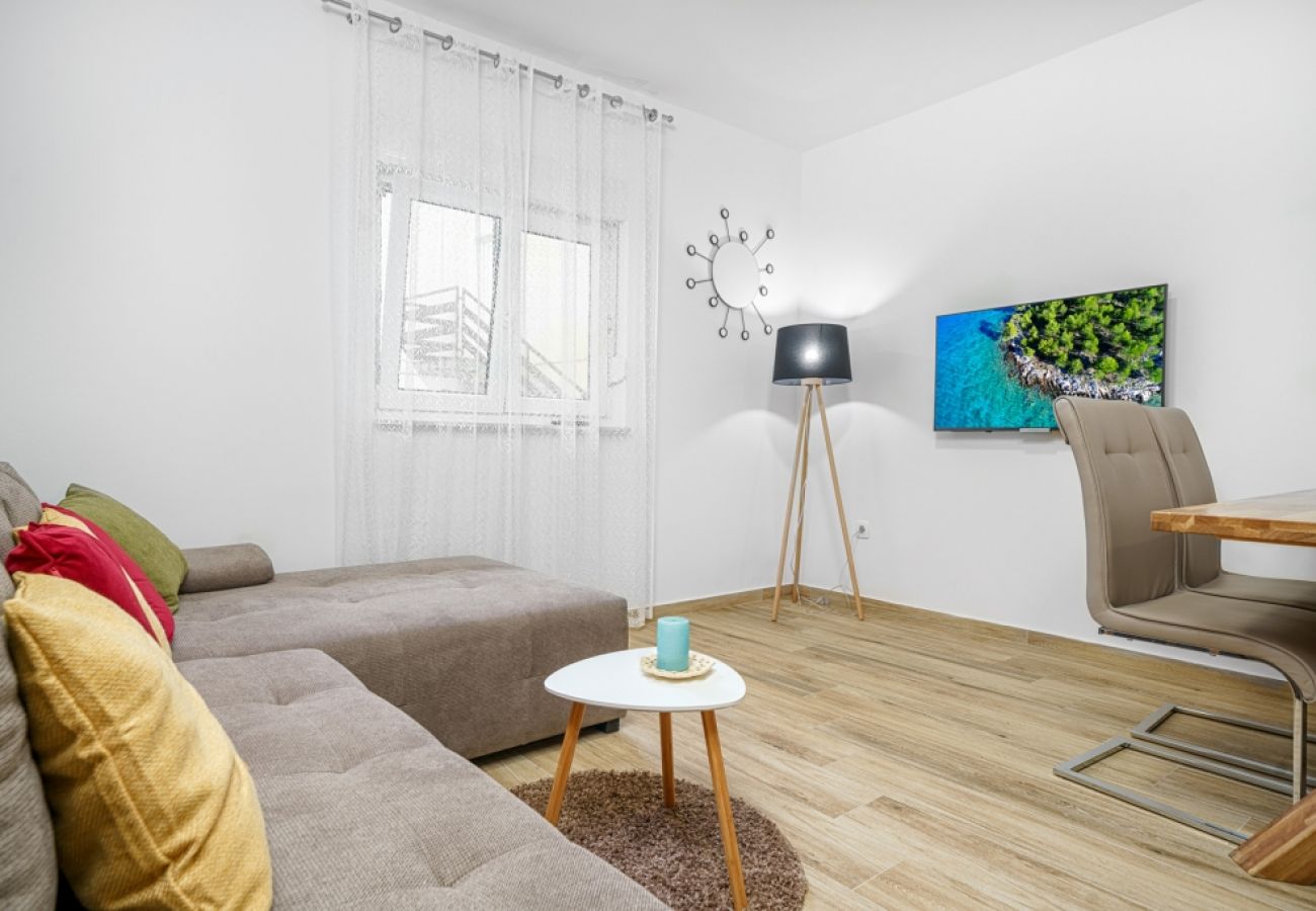 Appartement à Vodice - Appartement dans Vodice avec terrasse, Climatisation, WIFI, Lave-vaisselle (83-2)