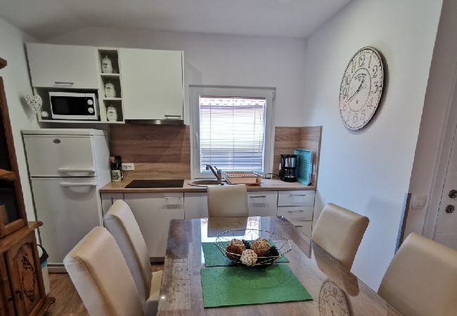 Appartement à Vodice - Appartement dans Vodice avec vue mer, Balcon, Climatisation, WIFI (82-2) Appartement à Vodice - Appartement dans Vodice avec vue mer, Balcon, Climatisation, WIFI (82-2)