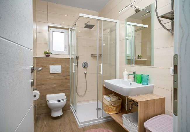 Appartement à Vodice - Appartement dans Vodice avec vue mer, Balcon, Climatisation, WIFI (82-2) Appartement à Vodice - Appartement dans Vodice avec vue mer, Balcon, Climatisation, WIFI (82-2)