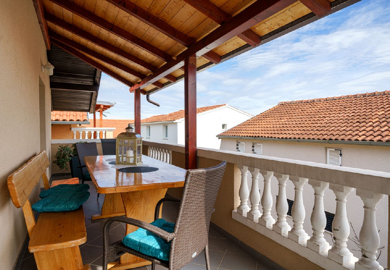 Appartement à Vodice - Appartement dans Vodice avec vue mer, Balcon, Climatisation, WIFI (82-2)