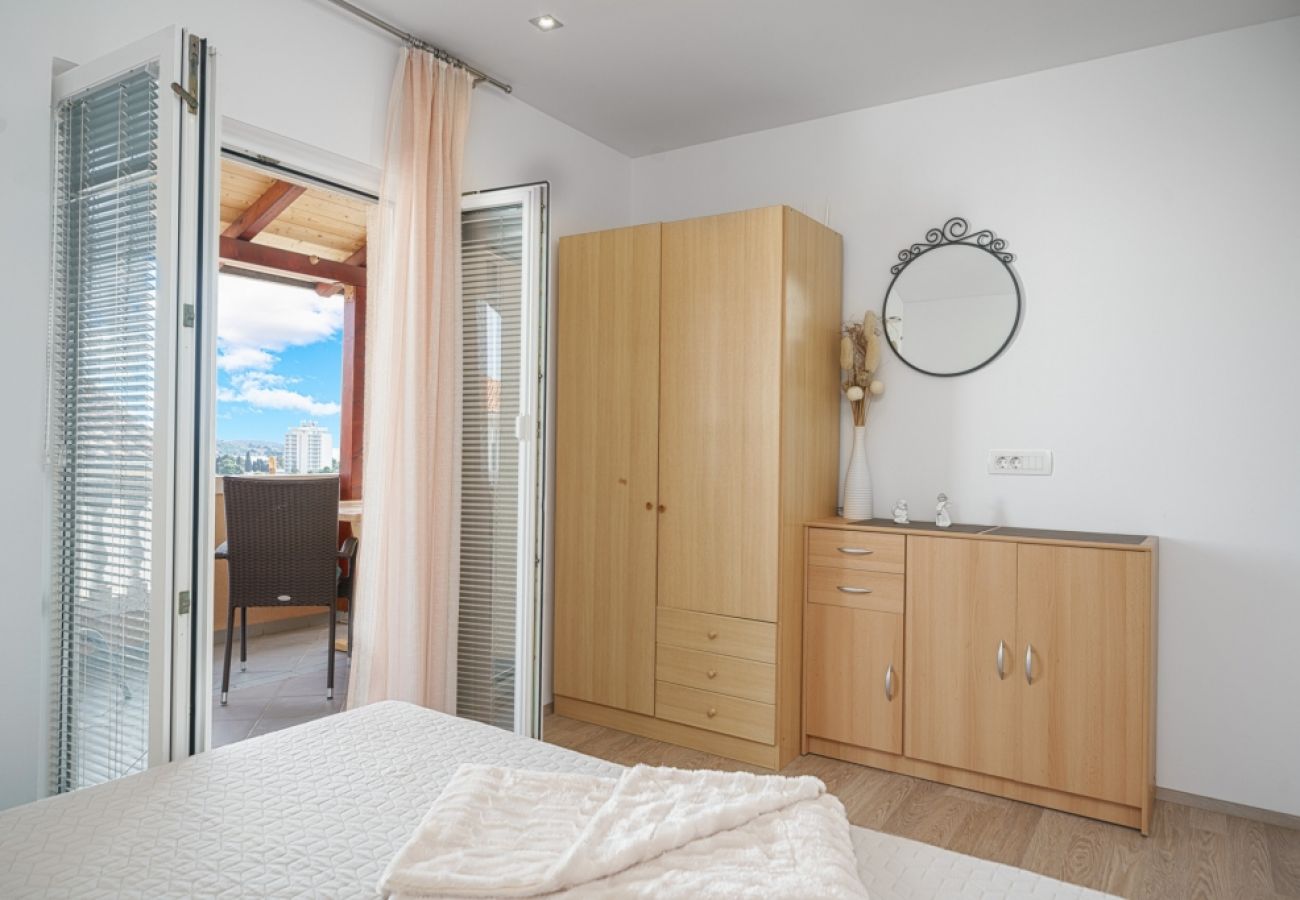 Appartement à Vodice - Appartement dans Vodice avec vue mer, Balcon, Climatisation, WIFI (82-2)