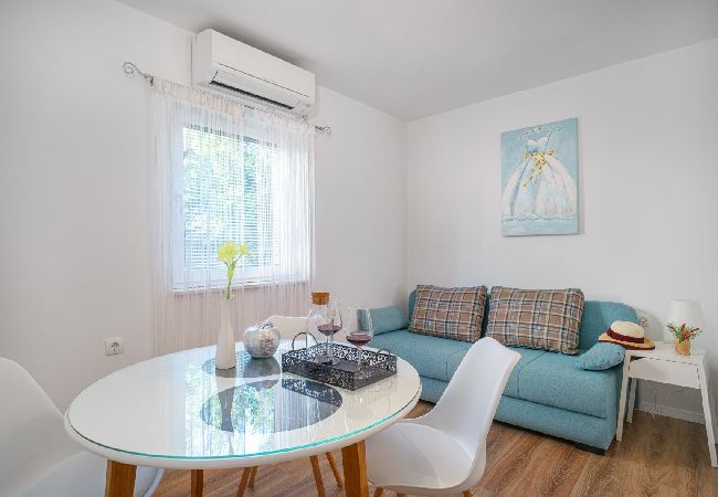 Appartement à Vodice - Appartement dans Vodice avec Balcon, Climatisation, WIFI (82-3) Appartement à Vodice - Appartement dans Vodice avec Balcon, Climatisation, WIFI (82-3)