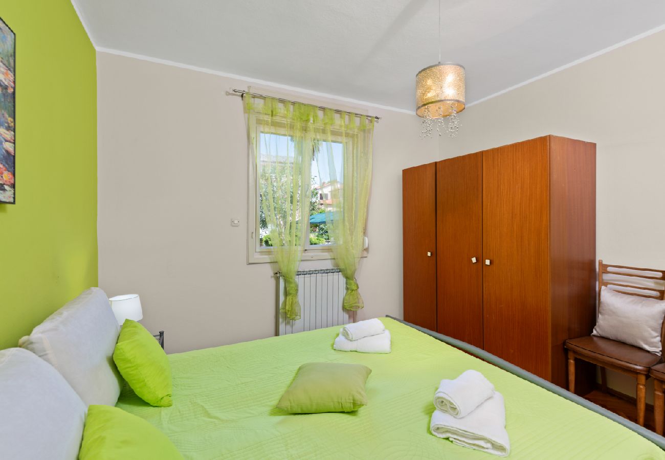 Appartement à Porec - Appartement dans Poreč avec Balcon, Climatisation, WIFI, Machine à laver (5203-1)