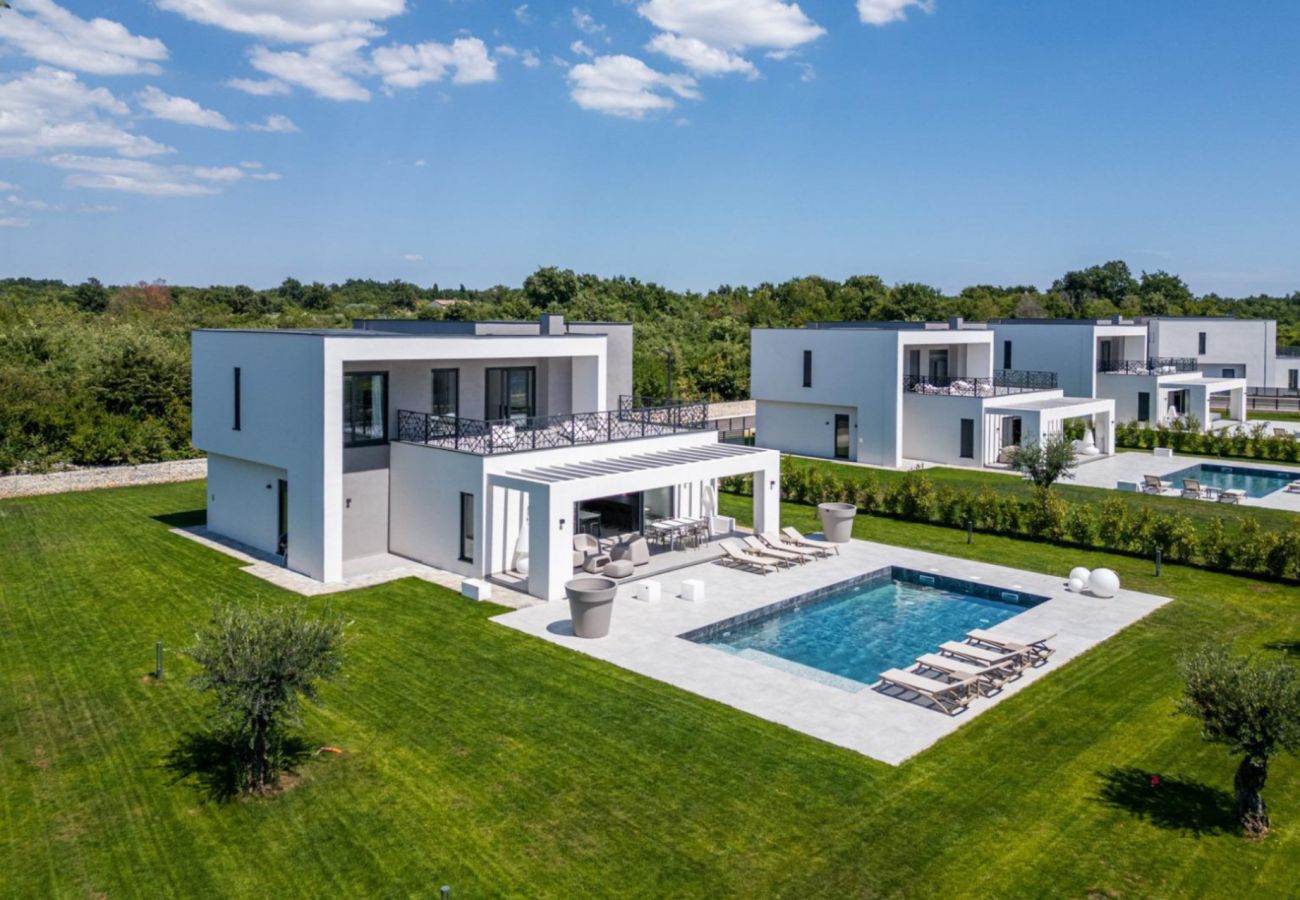 Maison à Butkovici - Belle villa moderne avec piscine pour 8 personnes (5233)