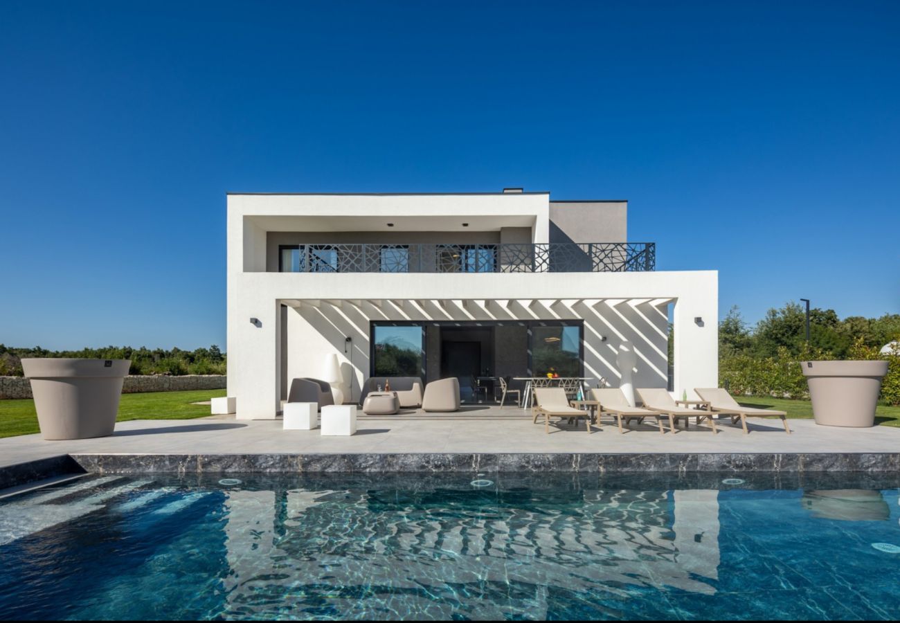 Maison à Butkovici - Belle villa moderne avec piscine pour 8 personnes (5233)