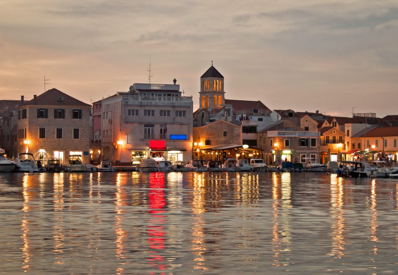 Chambres d'hôtes à Vodice - Chambre à Vodice avec balcon, climatisation, Wi-Fi (4323-6)