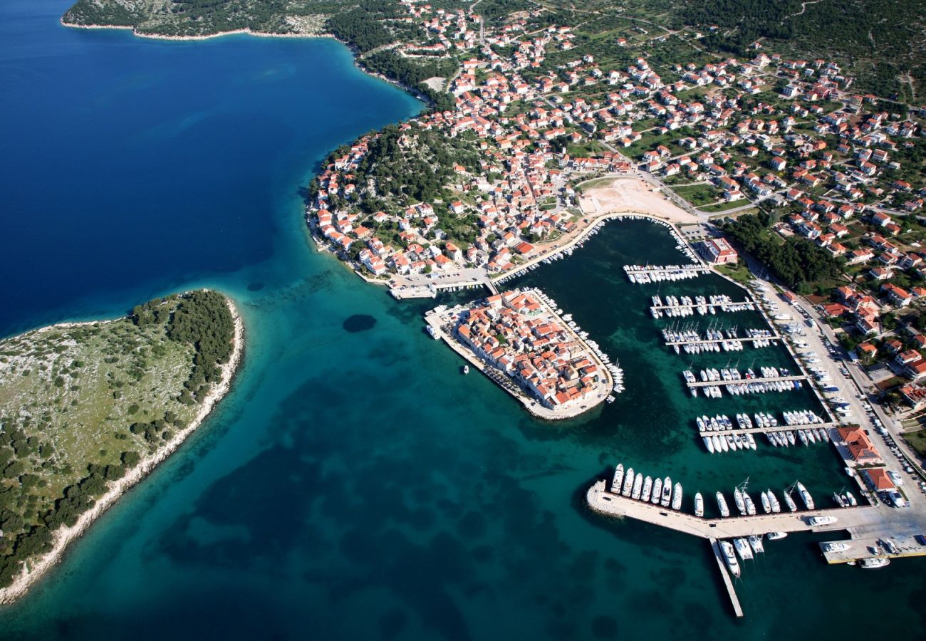 Chambres d'hôtes à Vodice - Chambre à Vodice avec balcon, climatisation, Wi-Fi (4323-6)