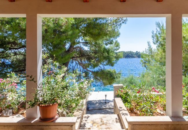 Appartement à Karbuni - Appartement dans Karbuni avec vue mer, terrasse, Climatisation, WIFI (3609-5) Appartement à Karbuni - Appartement dans Karbuni avec vue mer, terrasse, Climatisation, WIFI (3609-5)