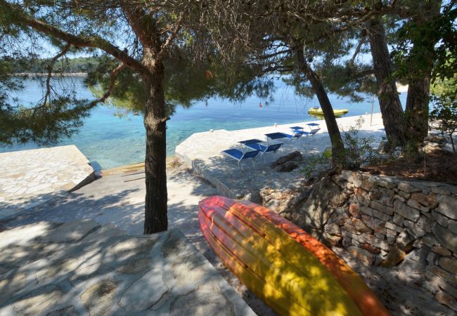 Appartement à Karbuni - Appartement dans Karbuni avec vue mer, terrasse, Climatisation, WIFI (3609-5) Appartement à Karbuni - Appartement dans Karbuni avec vue mer, terrasse, Climatisation, WIFI (3609-5)