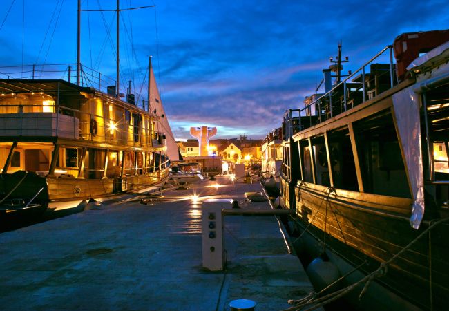 Appartement à Vodice - Appartement à Vodice avec terrasse, climatisation, Wi-Fi (3599-1) Appartement à Vodice - Appartement à Vodice avec terrasse, climatisation, Wi-Fi (3599-1)