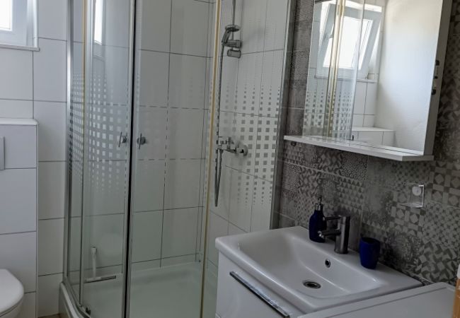 Bungalow à Ražanj - Bungalow à Ražanj avec terrasse, lave-linge, lave-vaisselle, climatisation (3743-4) Bungalow à Ražanj - Bungalow à Ražanj avec terrasse, lave-linge, lave-vaisselle, climatisation (3743-4)