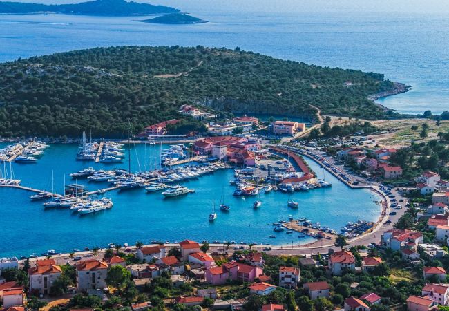 Bungalow à Ražanj - Bungalow à Ražanj avec terrasse, lave-linge, lave-vaisselle, climatisation (3743-4) Bungalow à Ražanj - Bungalow à Ražanj avec terrasse, lave-linge, lave-vaisselle, climatisation (3743-4)