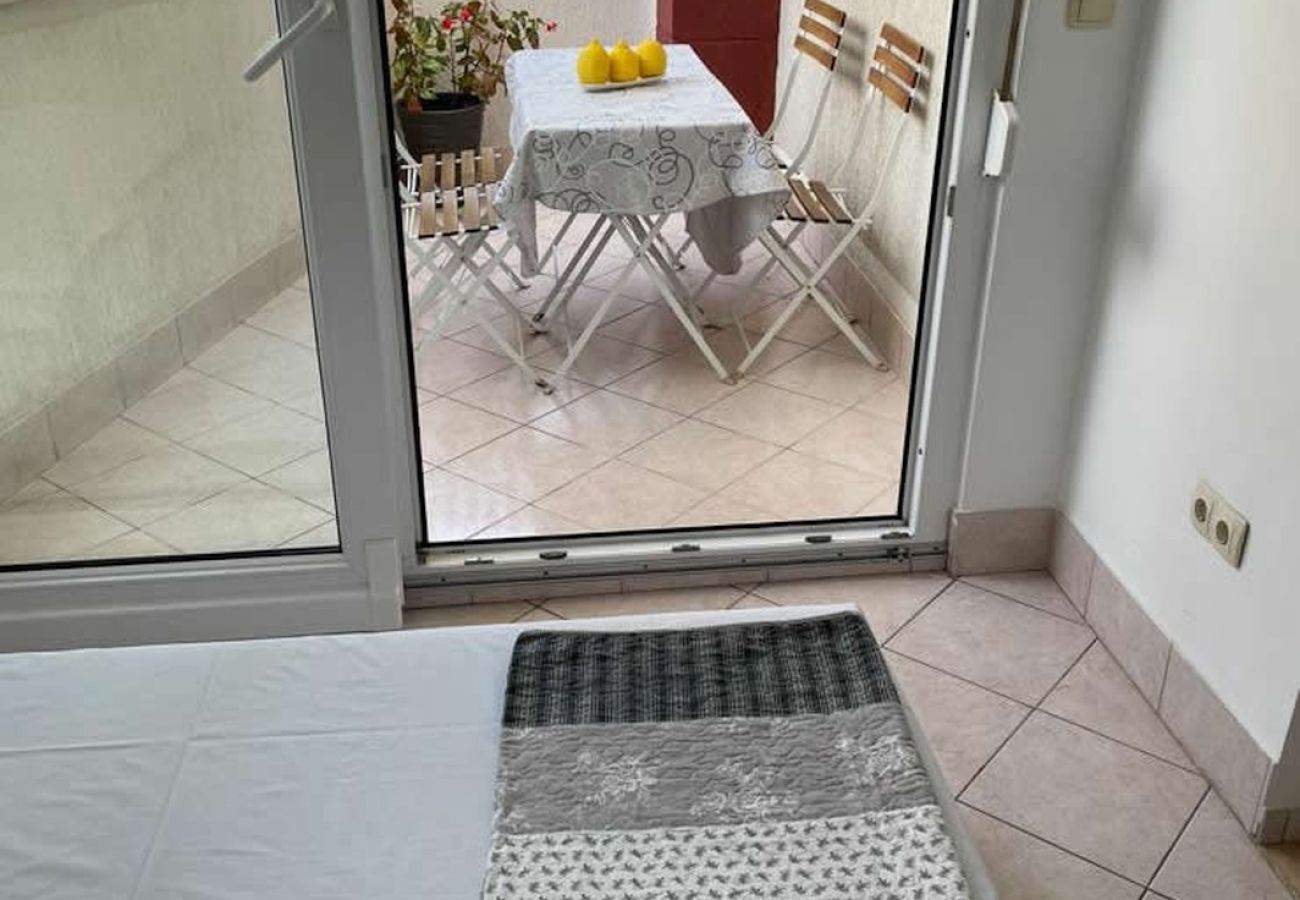 Appartement à Duce - Appartement directement sur la plage de sable avec vue sur la mer, balcon, climatisation et Wi-Fi