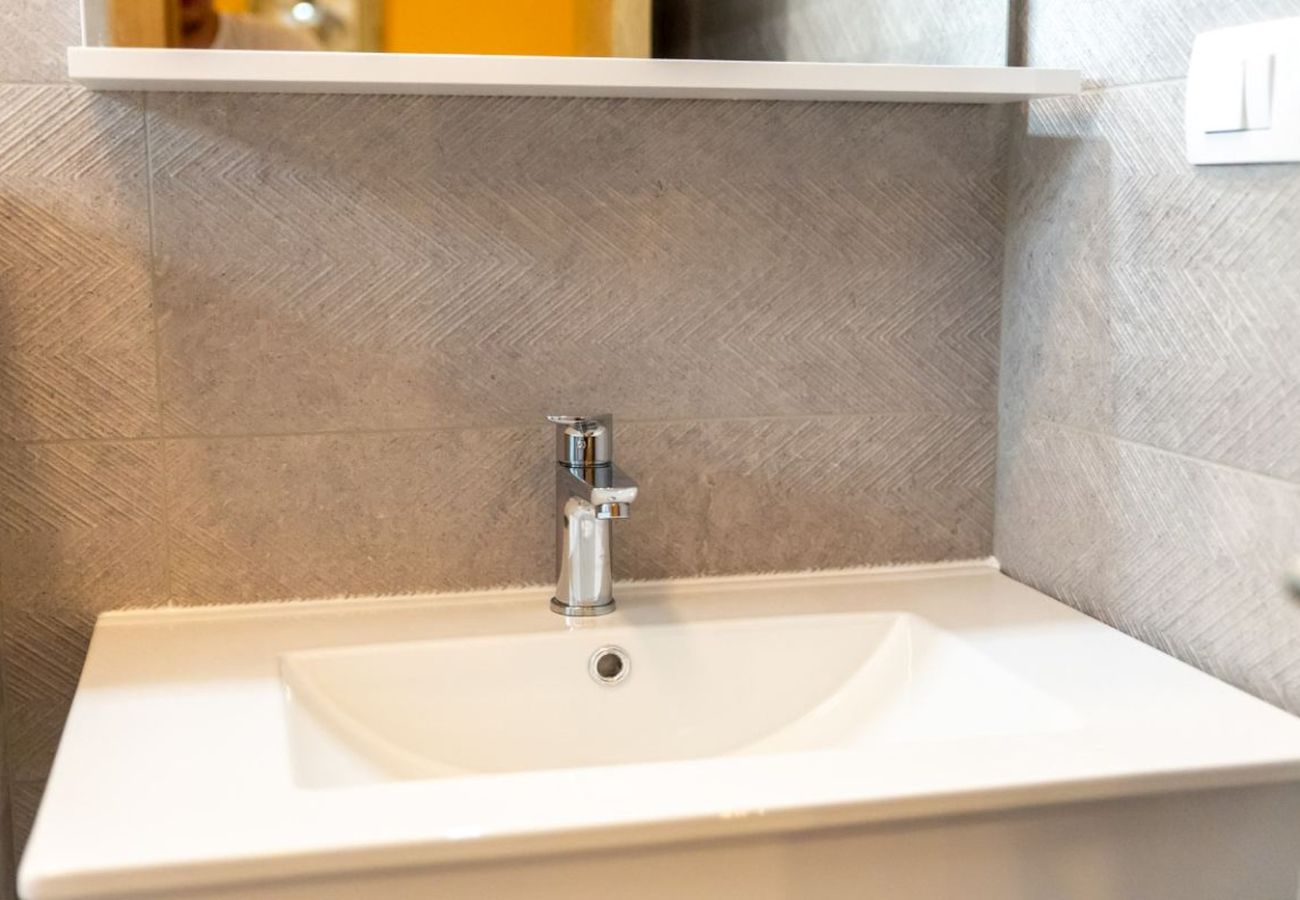 Appartement à Rab - Appartement à Barbat avec vue sur la mer, lave-vaisselle, climatisation (660-6) Appartement à Rab - Appartement à Barbat avec vue sur la mer, lave-vaisselle, climatisation (660-6)