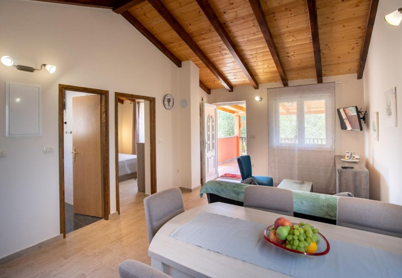 Maison à Mundanije - Maison de vacances à Mundanije avec jardin, jacuzzi, terrasse, climatisation et lave-linge (5238-1)