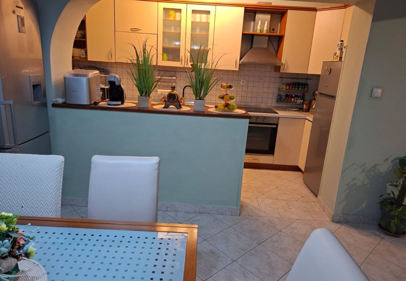 Maison à Privlaka - Maison de vacances 5239 pour 8+3 personnes à Privlaka – à 100 m de la plage de sable