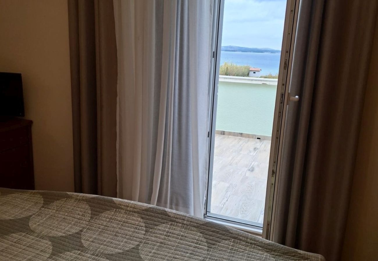 Maison à Privlaka - Maison de vacances 5239 pour 8+3 personnes à Privlaka – à 100 m de la plage de sable