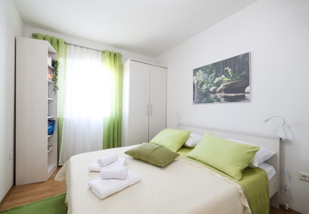 Maison à Privlaka - Maison de vacances 5239 pour 8+3 personnes à Privlaka – à 100 m de la plage de sable