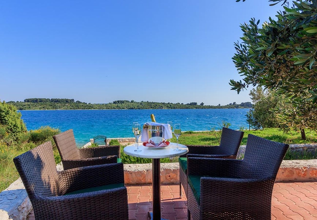Villa à Okrug Gornji - Ferienhaus 5243 für 8 Pers