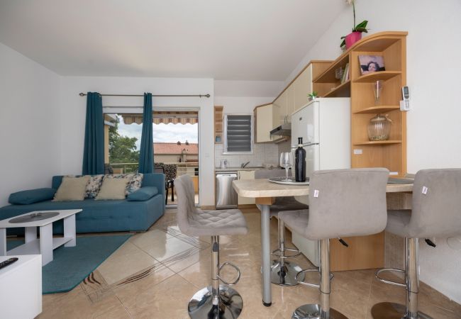 Appartement à Tucepi - Appartement de vacances à Tučepi avec terrasse, climatisation, Wi-Fi, lave-vaisselle, lave-linge (202-6)