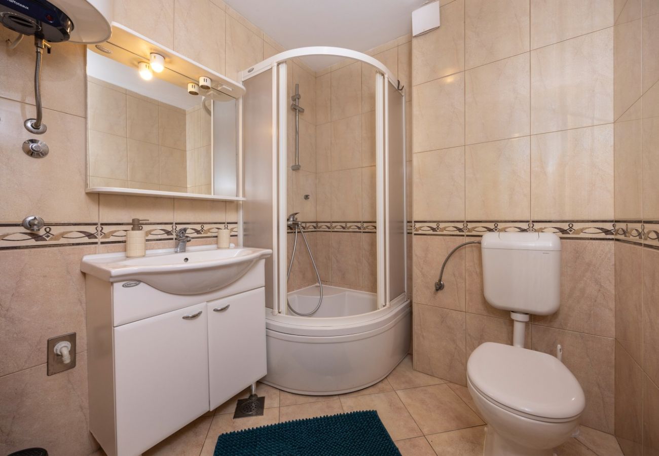 Appartement à Tucepi - Appartement de vacances à Tučepi avec terrasse, climatisation, Wi-Fi, lave-vaisselle, lave-linge (202-6)