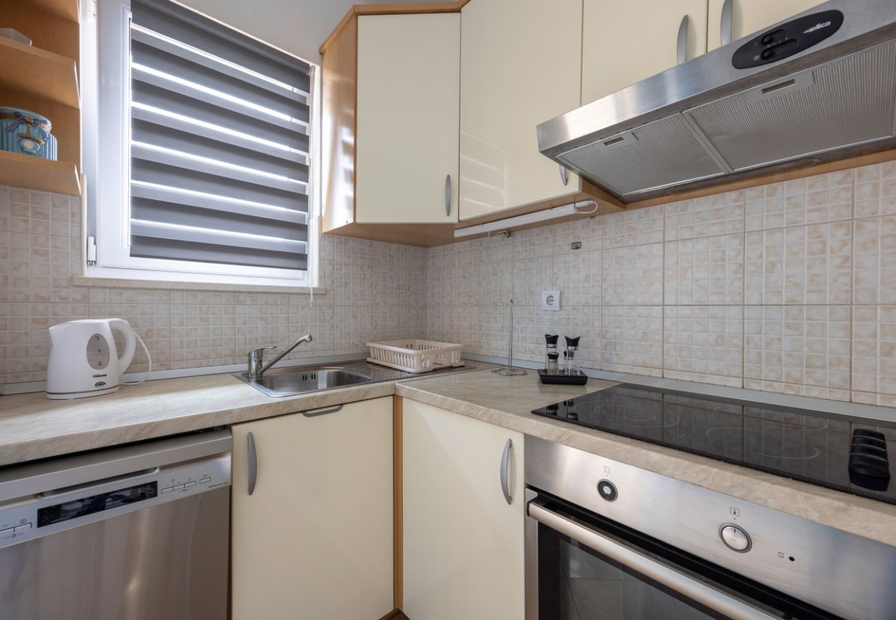 Appartement à Tucepi - Appartement de vacances à Tučepi avec terrasse, climatisation, Wi-Fi, lave-vaisselle, lave-linge (202-6)