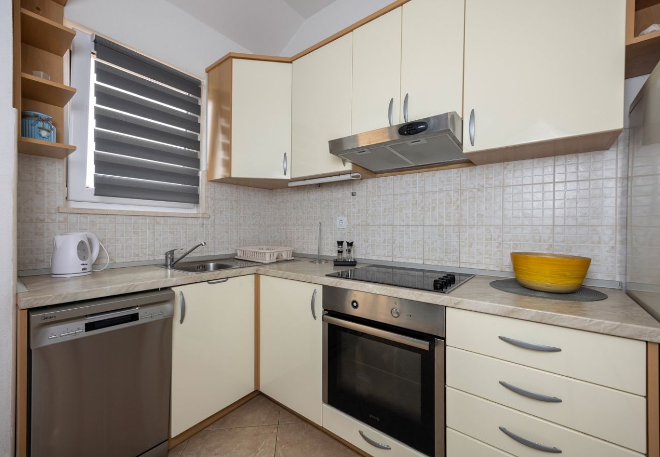Appartement à Tucepi - Appartement de vacances à Tučepi avec terrasse, climatisation, Wi-Fi, lave-vaisselle, lave-linge (202-6)