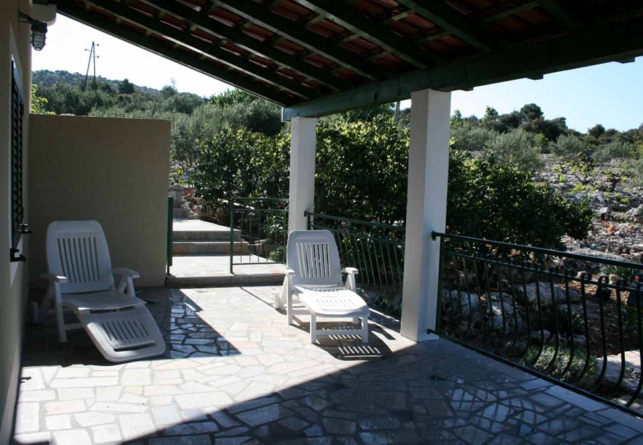 Casa a Primošten - Casa di vacanza in Capocesto (Primosten) con vista mare, terrazzo, Climatizzazione, WIFI (54-1)