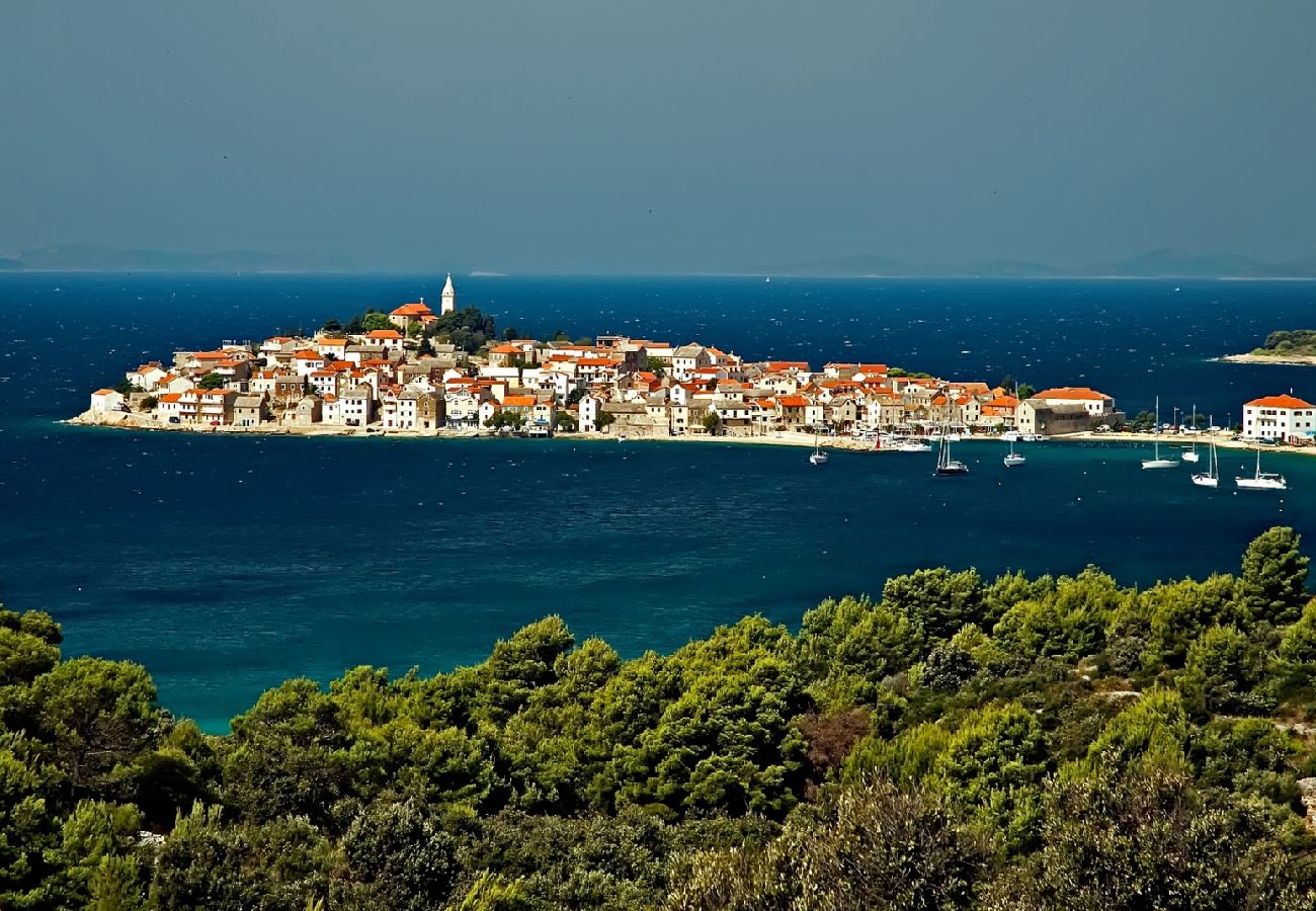 Casa a Primošten - Casa di vacanza in Capocesto (Primosten) con vista mare, terrazzo, Climatizzazione, WIFI (54-1)