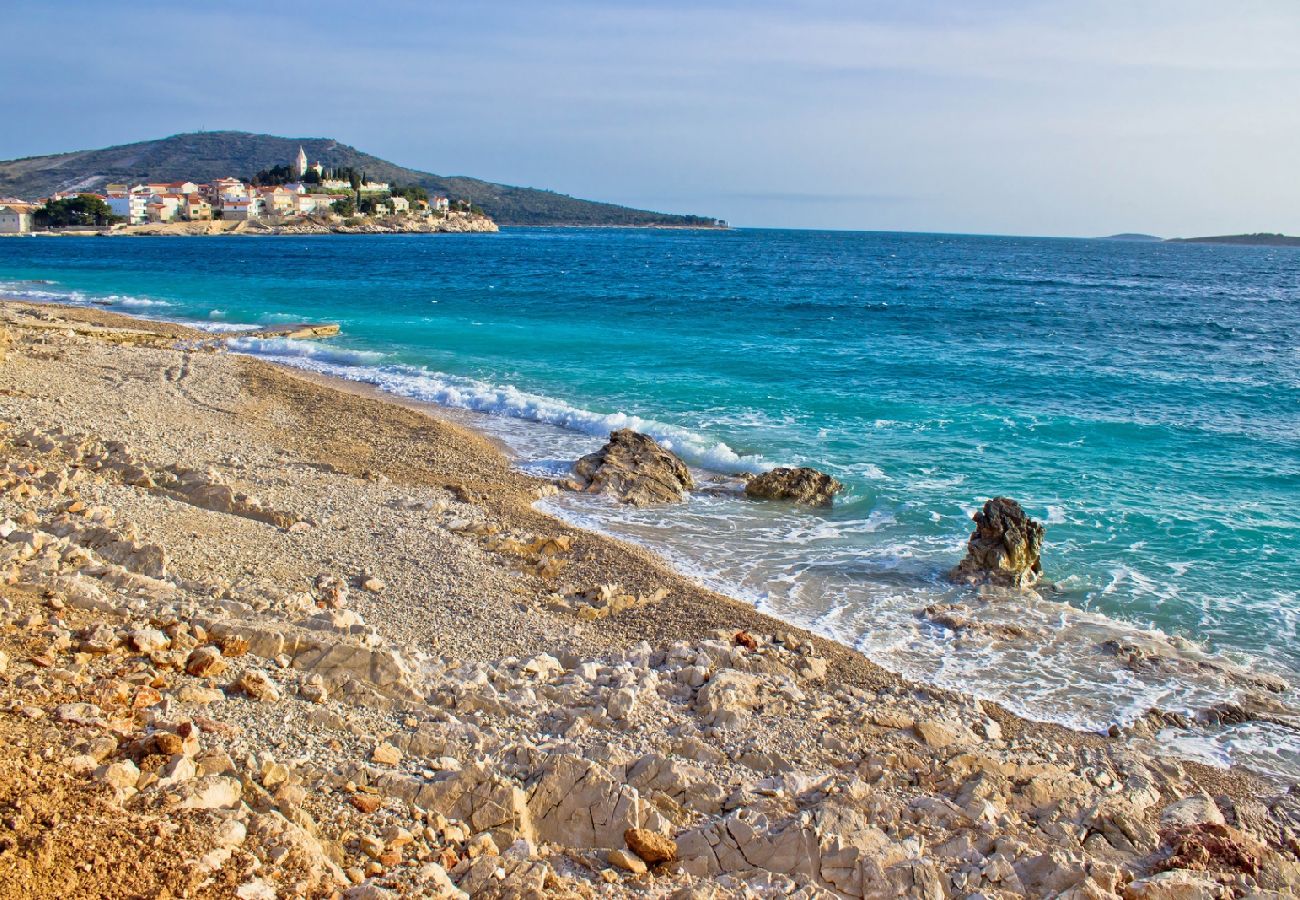 Casa a Primošten - Casa di vacanza in Capocesto (Primosten) con vista mare, terrazzo, Climatizzazione, WIFI (54-1)