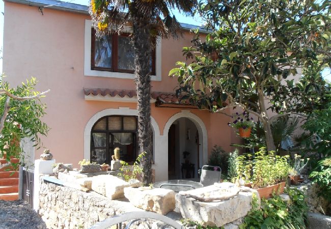 Appartamento a Veli Lošinj - Appartamento in Lussingrande (Veli Losinj) con terrazzo, Climatizzazione, WIFI, Lavatrice (63-2) Appartamento a Veli Lošinj - Appartamento in Lussingrande (Veli Losinj) con terrazzo, Climatizzazione, WIFI, Lavatrice (63-2)