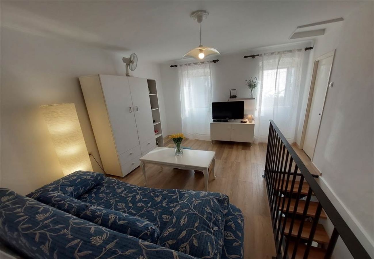 Casa a Miholašcica - Casa di vacanza in Miholaščica con terrazzo, Climatizzazione, WIFI (66-1)