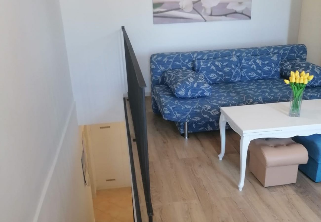 Casa a Miholašcica - Casa di vacanza in Miholaščica con terrazzo, Climatizzazione, WIFI (66-1)