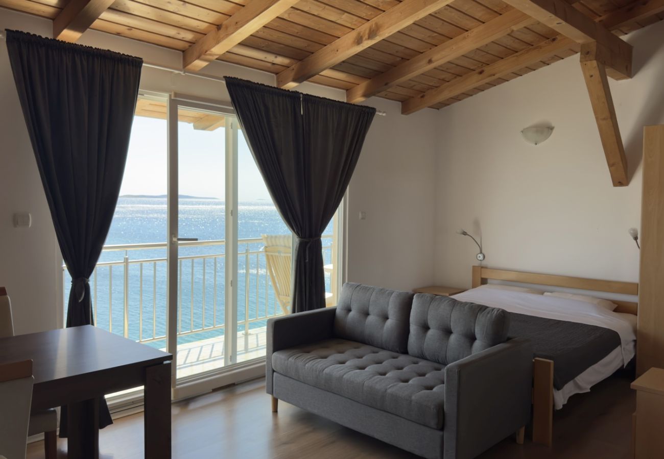 Studio a Tribunj - Appartamento Studio in Trebocconi (Tribunj) con vista mare, balcone, Climatizzazione, WIFI (68-1)