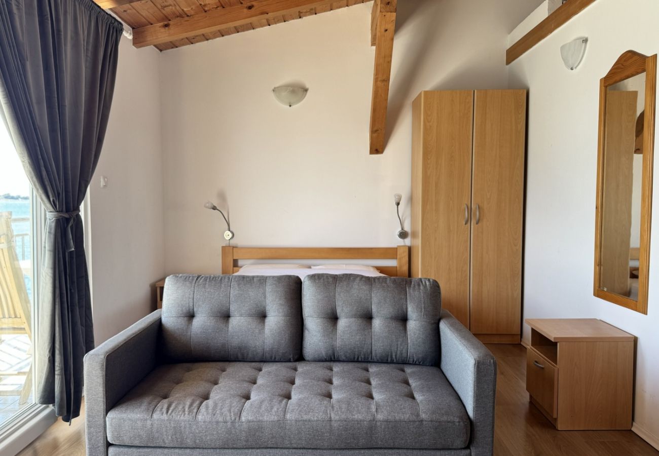 Studio a Tribunj - Appartamento Studio in Trebocconi (Tribunj) con vista mare, balcone, Climatizzazione, WIFI (68-1)