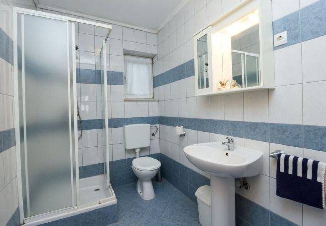 Appartamento a Mali Lošinj - Appartamento in Lussinpiccolo (Mali Losinj) con balcone, Climatizzazione, WIFI (72-1) Appartamento a Mali Lošinj - Appartamento in Lussinpiccolo (Mali Losinj) con balcone, Climatizzazione, WIFI (72-1)