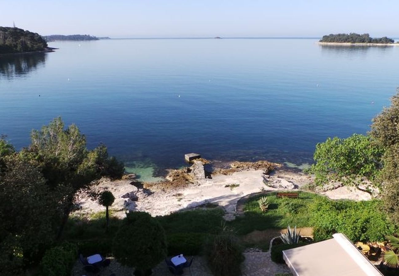 Affitto per camere a Rovinj - Camera in Rovigno (Rovinj) con vista mare, balcone, Climatizzazione, WIFI (81-3)