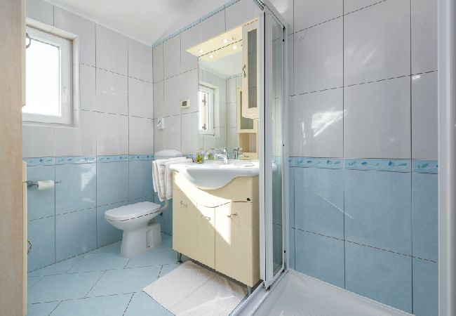 Appartamento a Bašanija - Appartamento in Bassania (Basanija) con vista mare, terrazzo, Climatizzazione, WIFI (113-6) Appartamento a Bašanija - Appartamento in Bassania (Basanija) con vista mare, terrazzo, Climatizzazione, WIFI (113-6)