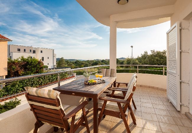 Appartamento a Vodice - Appartamento in Vodizze (Vodice) con vista mare, terrazzo, Climatizzazione, WIFI (94-1) Appartamento a Vodice - Appartamento in Vodizze (Vodice) con vista mare, terrazzo, Climatizzazione, WIFI (94-1)