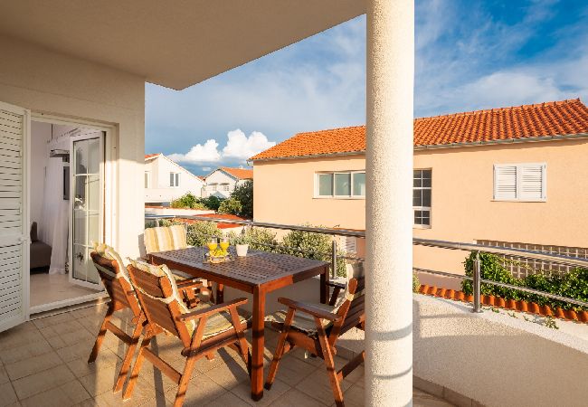 Appartamento a Vodice - Appartamento in Vodizze (Vodice) con vista mare, terrazzo, Climatizzazione, WIFI (94-1) Appartamento a Vodice - Appartamento in Vodizze (Vodice) con vista mare, terrazzo, Climatizzazione, WIFI (94-1)