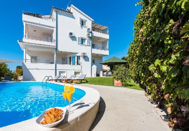 Appartamento a Vodice - Appartamento in Vodizze (Vodice) con vista mare, terrazzo, Climatizzazione, WIFI (94-1) Appartamento a Vodice - Appartamento in Vodizze (Vodice) con vista mare, terrazzo, Climatizzazione, WIFI (94-1)