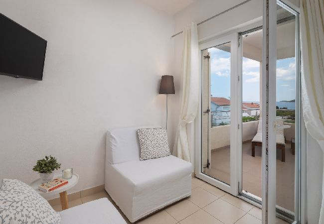 Appartamento a Vodice - Appartamento in Vodizze (Vodice) con vista mare, terrazzo, Climatizzazione, WIFI (94-5) Appartamento a Vodice - Appartamento in Vodizze (Vodice) con vista mare, terrazzo, Climatizzazione, WIFI (94-5)