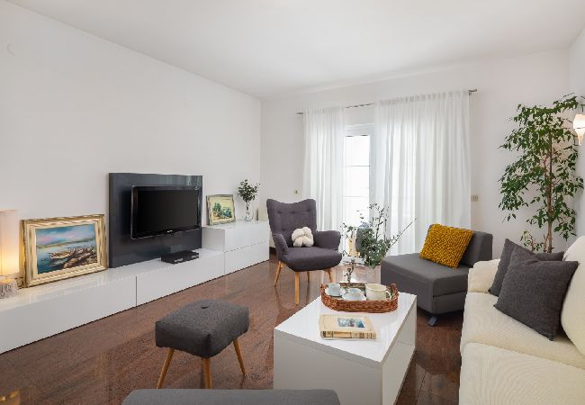 Appartamento a Vodice - Appartamento in Vodizze (Vodice) con vista mare, terrazzo, Climatizzazione, WIFI (94-11) Appartamento a Vodice - Appartamento in Vodizze (Vodice) con vista mare, terrazzo, Climatizzazione, WIFI (94-11)